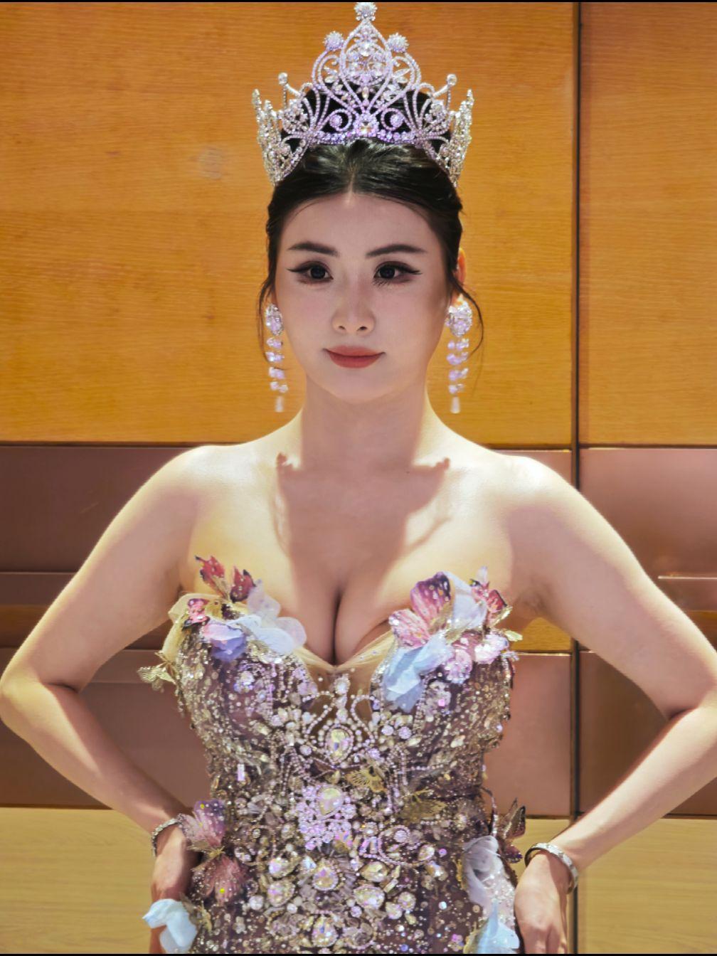 王冠时尚 秀场直击 寻找秀场上的美 高定礼服走秀惊艳瞬间 晚礼造型
