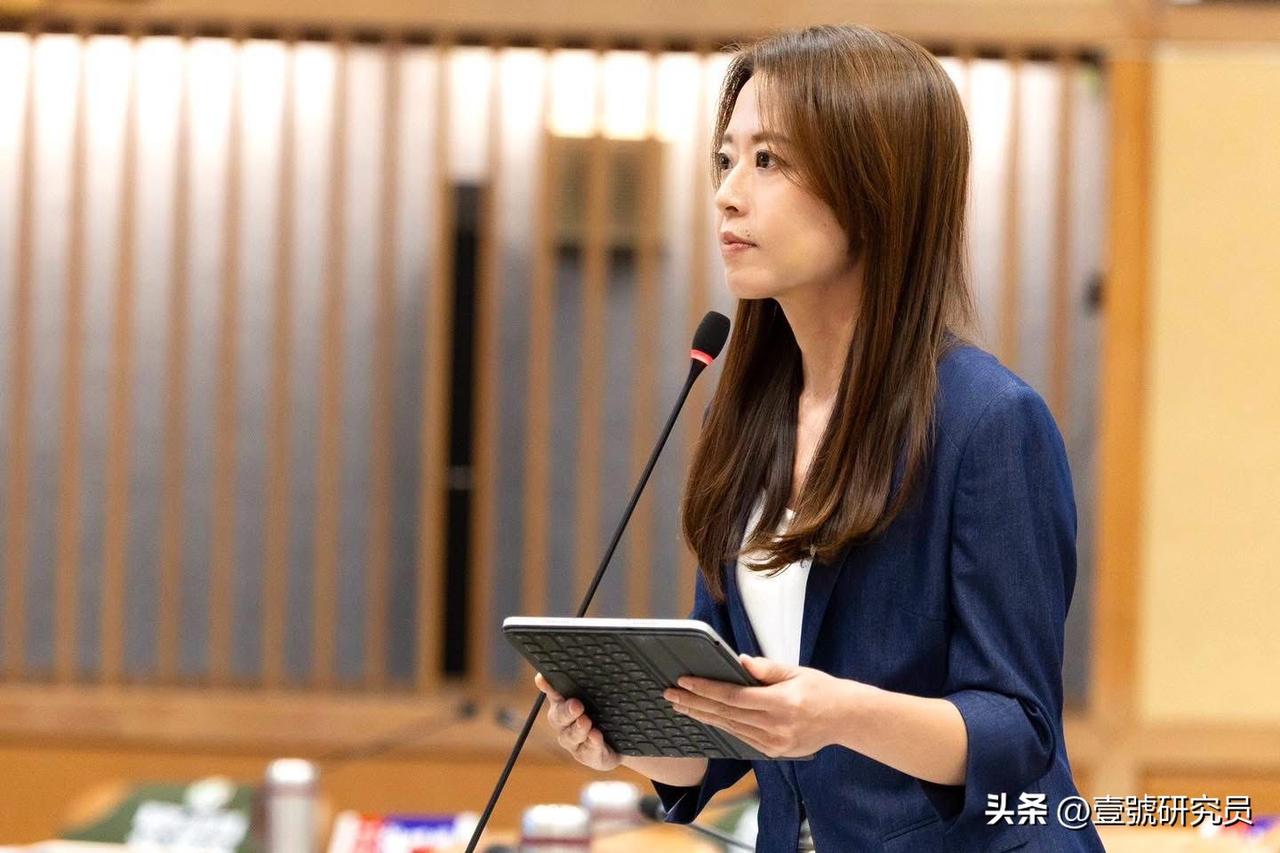 国民党发言人江怡臻今（15日）在脸书发文表示，接下李四川竞选新北市长办公室主任一