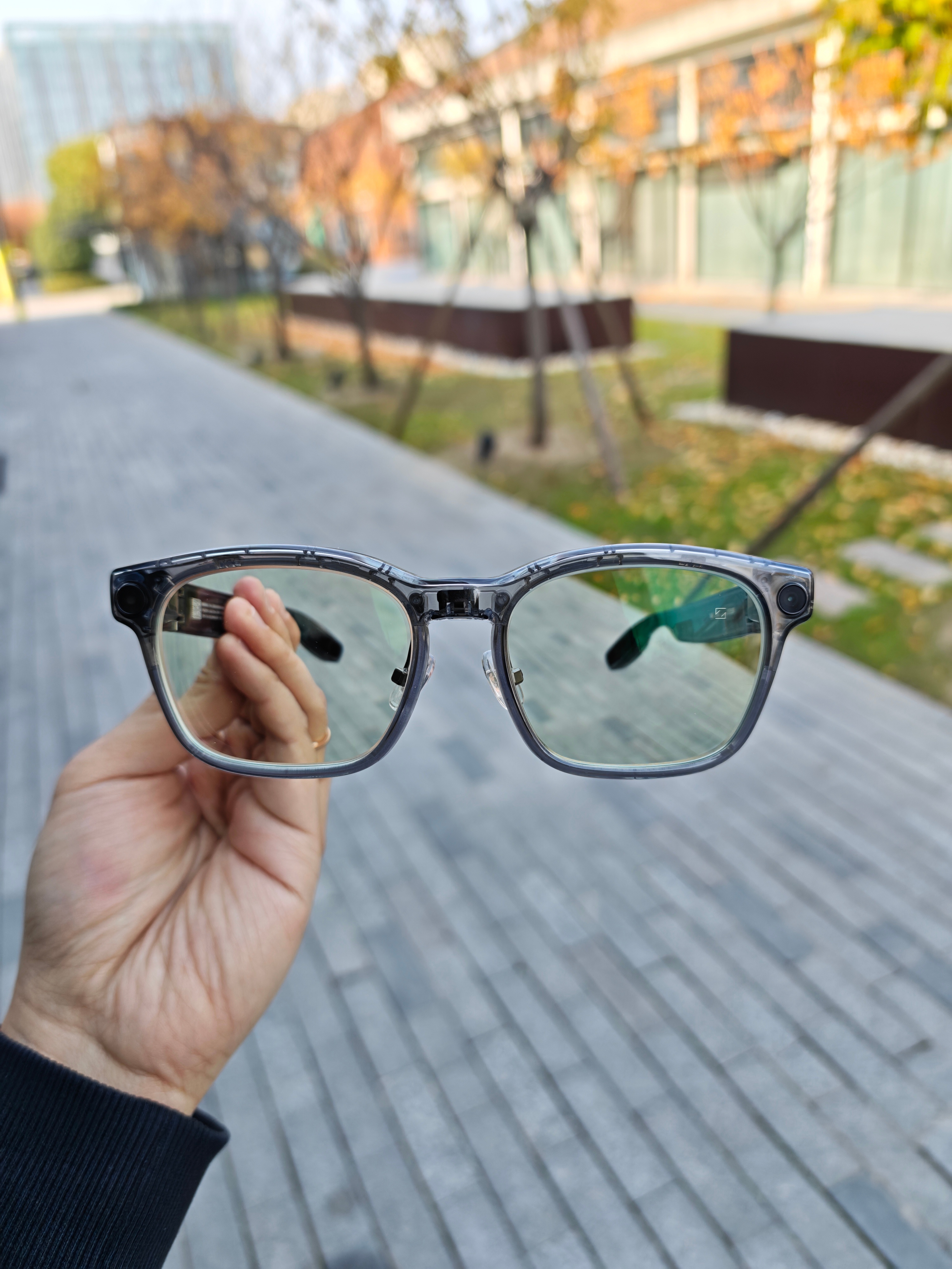 不是哥们，1699 起。。行吧。作为理想 i8 车主来写一写理想的 AI 眼镜 