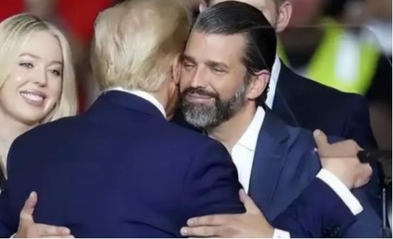 美国有可能再出父子总统。根据最新民调，现在共和党内下届总统候选人的支持率里，小特