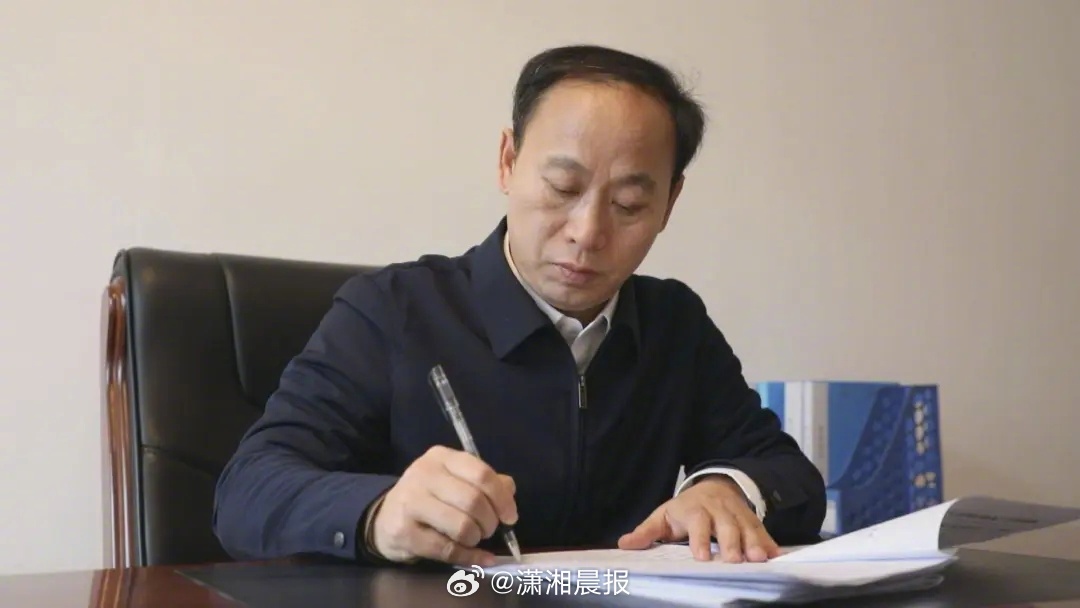 #2026湖南两会脉动前行#【委员风采丨从“地下寻宝”到“地上复绿”，周军松：找