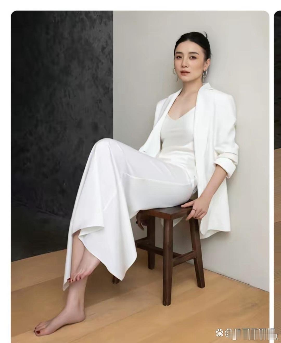 宋佳真的从头到脚都长在审美上，气质与颜值双绝，越看越有味道！ 