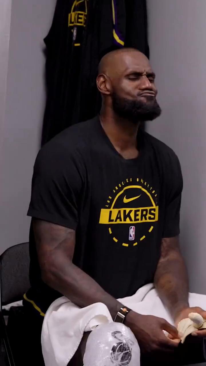 这里的两位打平了NBA历史出场次数纪录，而且还拼下一个三双以及一。卢卡在第二场背