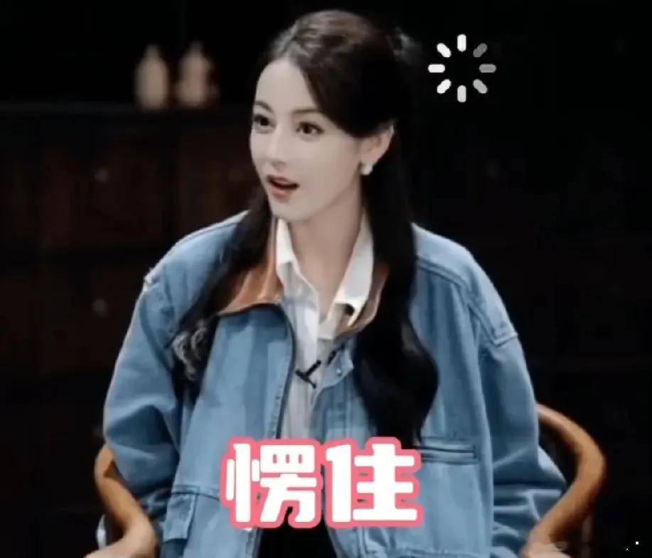 迪丽热巴引发热议！5月26日，迪丽热巴突然引发了热议，原来是有网友在机场听到广播