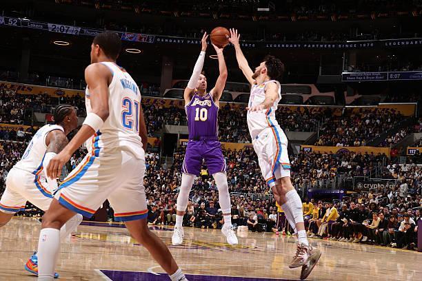 不说别的，就是雷迪克最后时刻的人员安排，我觉得湖人真得输。上的是詹姆斯、八村塁、