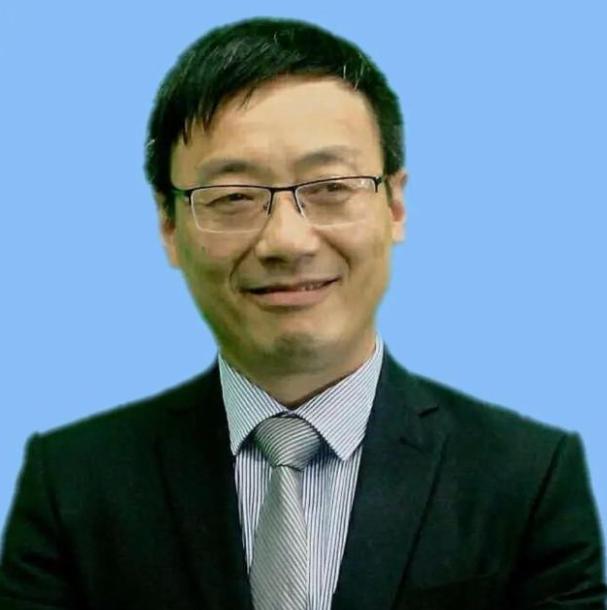 汤家凤呼吁取消英语主科地位。
 
九月初，考研数学领域的知名教师汤家凤接连在社交