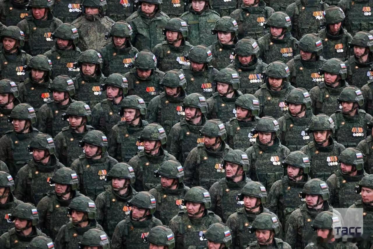 英媒称，已确认身份的俄军阵亡士兵有22.7万人。 