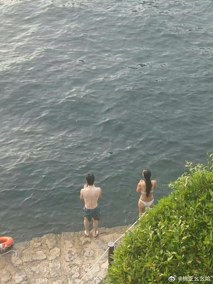 郑在玹与女生一起跳水0个人想看 不管怎样还是要在乎一下粉丝的感受吧 大早上刷到和