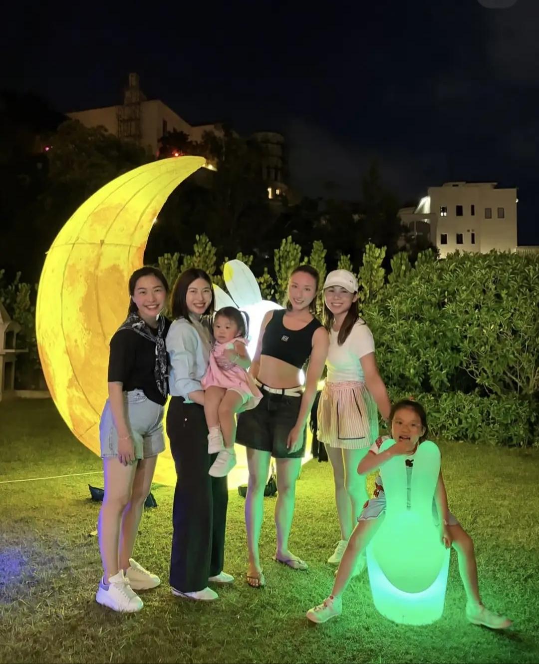 陈婉珍中秋节真的好幸福哦，自己是一个孤家寡人，然而团圆之夜，三个子女都在身边，而