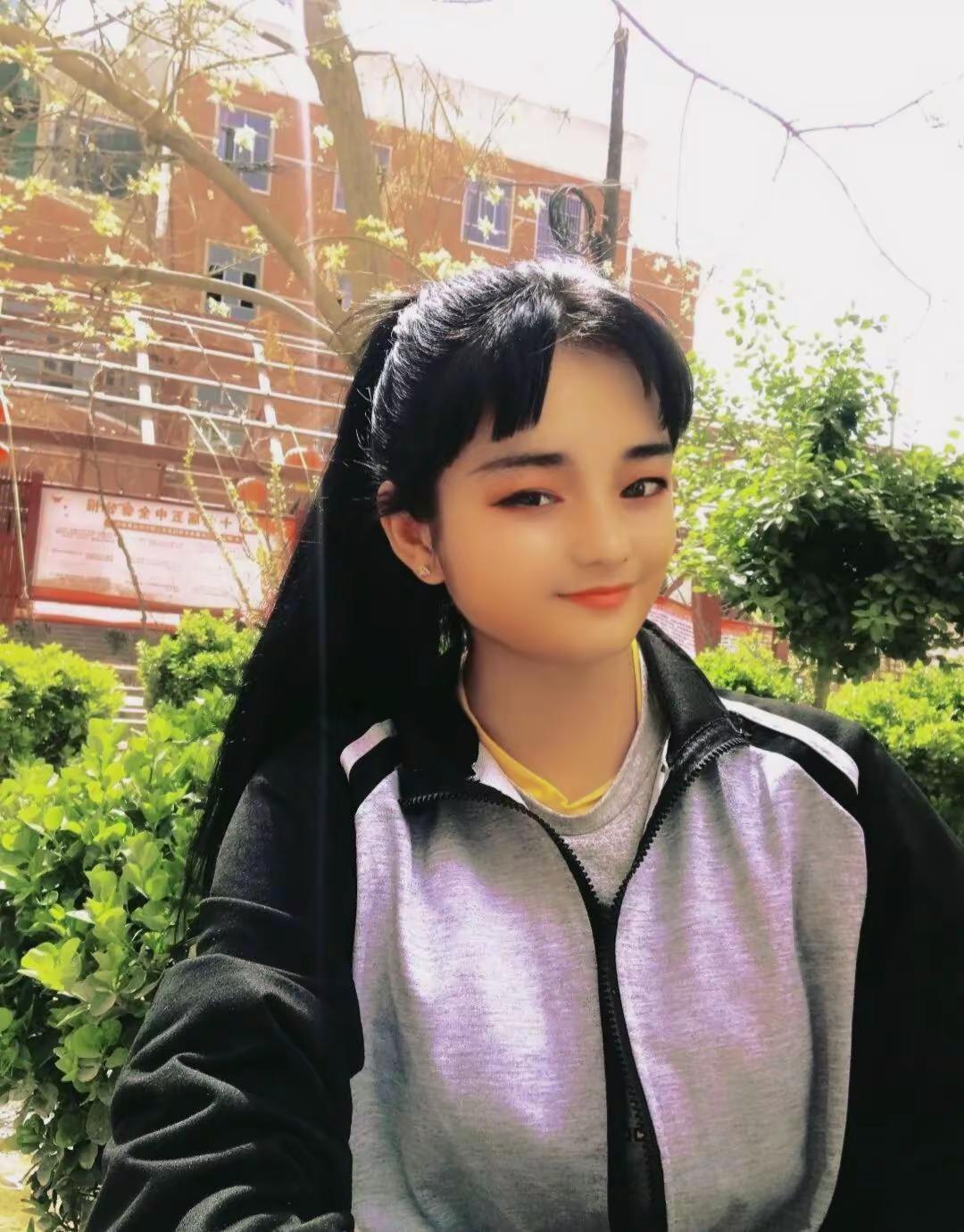 5年阳࿆光࿆女࿆孩࿆👧࿆🏻࿆ 刚看到5年前的自己很美，对比现在的自己我很想哭