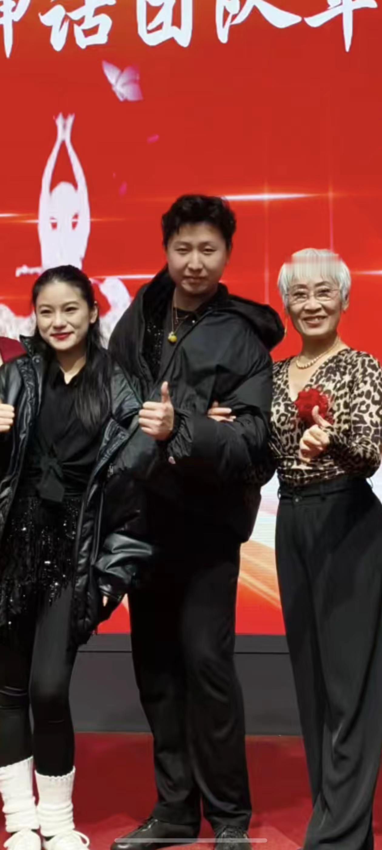 年度庆典，天下舞友是一家！各地舞友欢聚一堂，与优秀的老师并肩，携手快乐共舞～