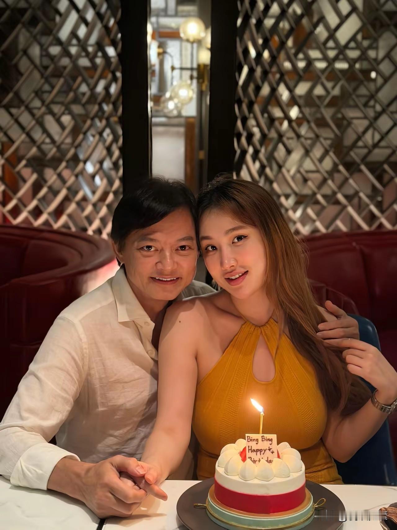 有才华的男人就是不见老。
知名男高音歌唱家莫华伦老师，现年69岁，看上去顶多三，