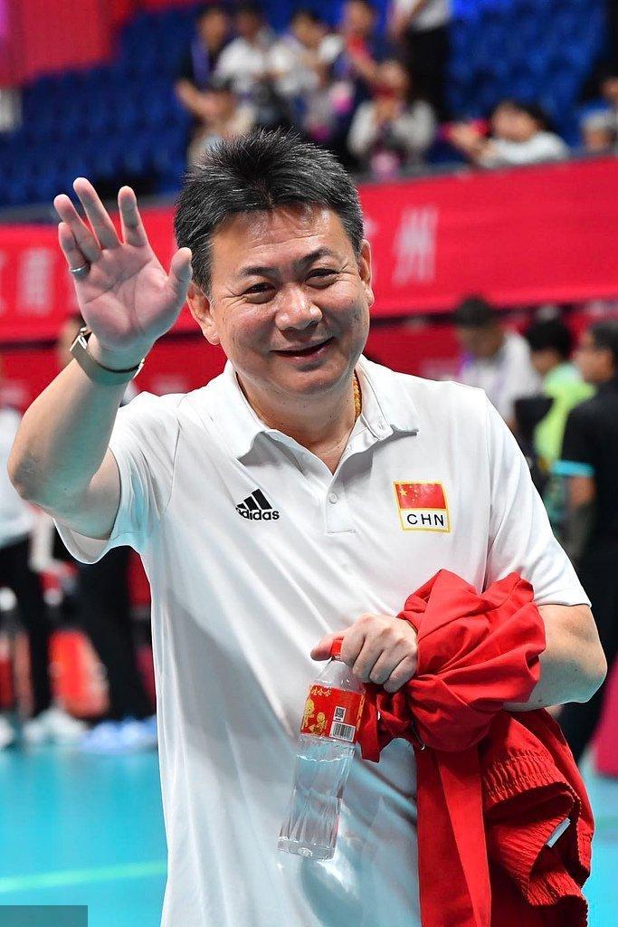 上海女排官方信息发布，蔡斌指导成为新任主教练。蔡导先后担任上海女排、北京女排、江