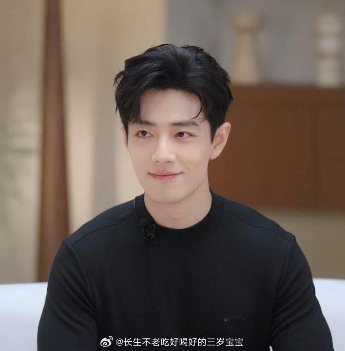 肖战直播肖战今晚的直播状态也太好了吧！笑起来眼睛亮亮的，整个人都在发光！ ​​​