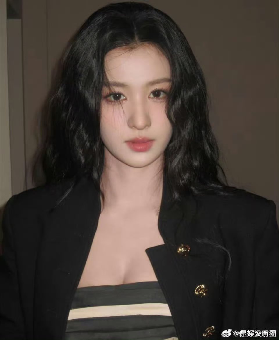 听说王楚然走迪丽热巴路线才能走到现在流量花颜女一 