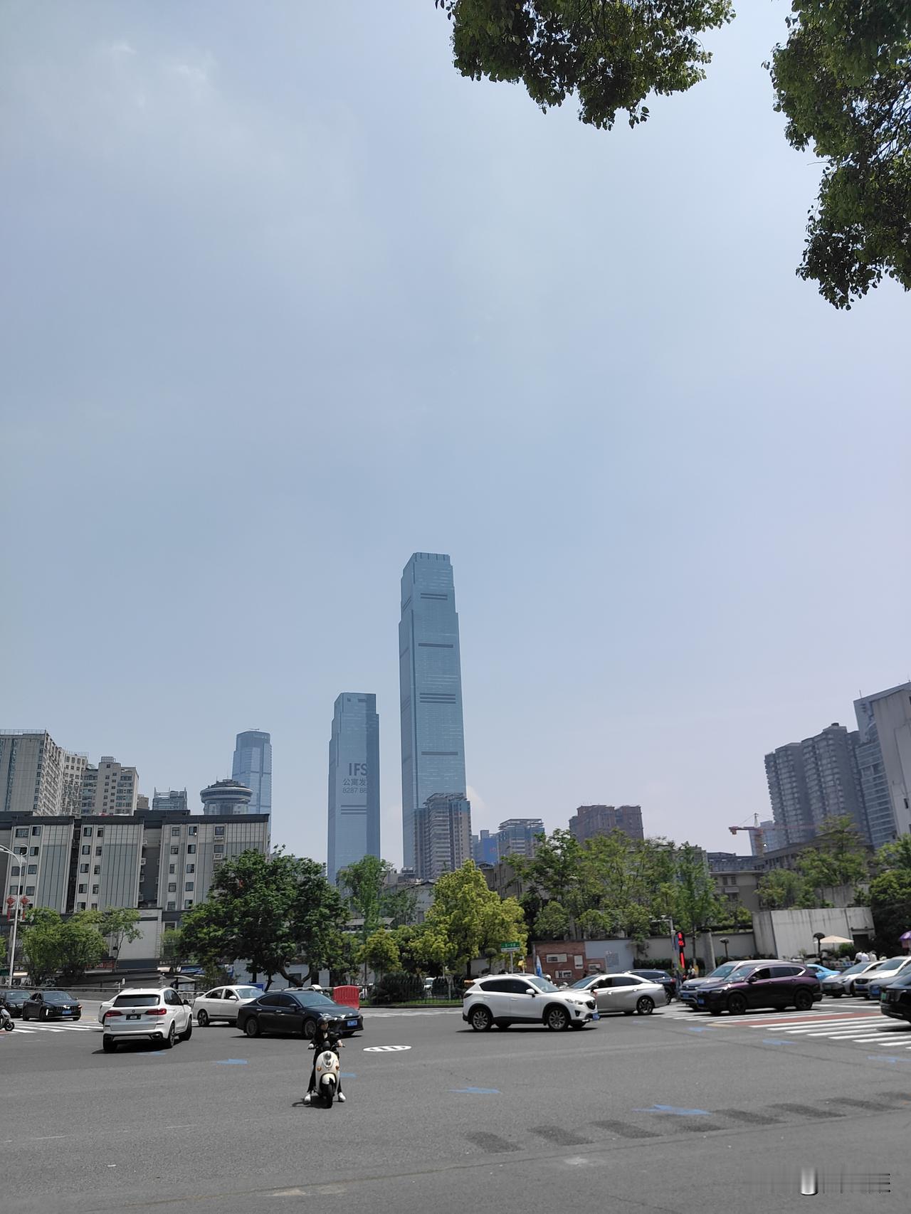 很多人都好奇，美国政治体系里的三权分立，到底从何而来？

其实这套制度的根基，从
