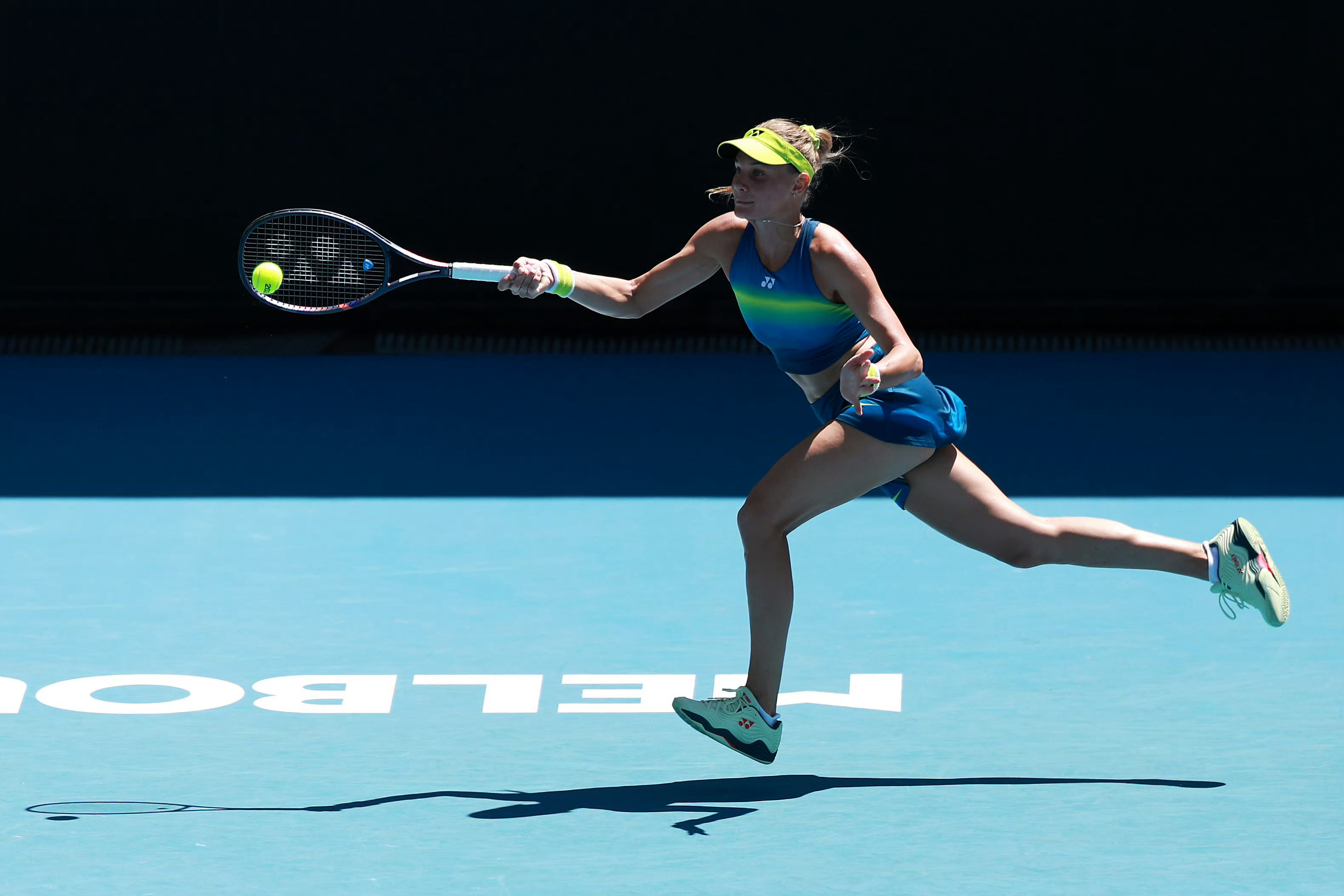 澳网2026 女单首轮，鲁塞6-4/7-5击败雅斯特雷姆斯卡，对后者保持四战全胜