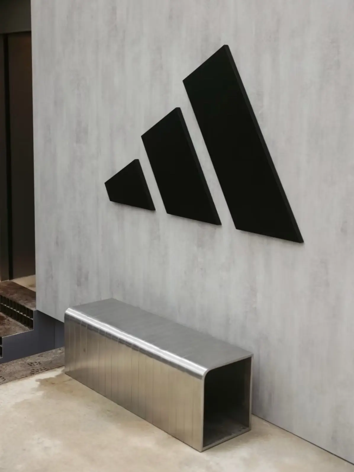 有空您来～明天在adidas FOS快闪做一日店长，地点上海市余庆路5...