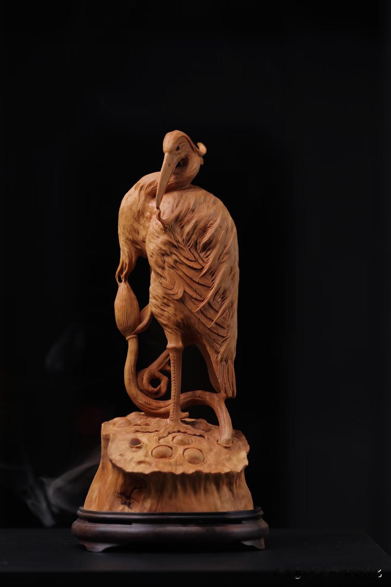 有些香炉，是用来点香的；
也有一些，是用来“看时间”的。

这只白鹭香炉，更像后