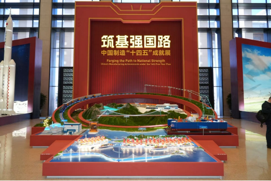 BJ40增程 Q: BJ40增程何时入选国家博物馆展览？A: 2025年12月2