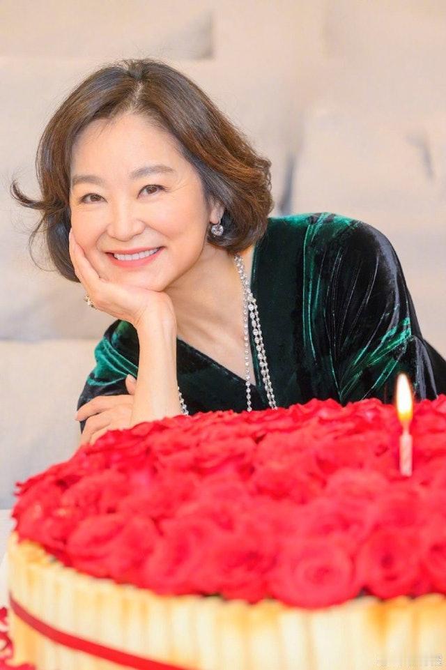 「大美人」林青霞虽然已淡出幕前多年，但风采依然，能美也能帅，演技亦备受肯定，更是