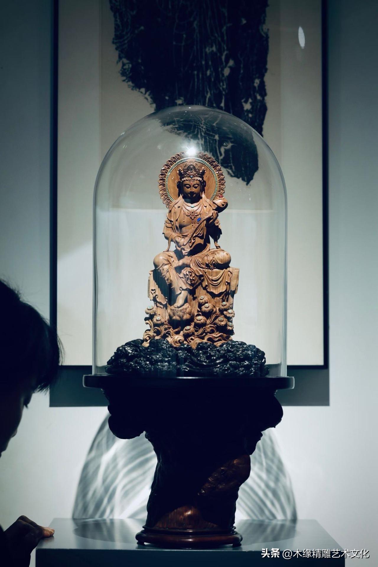 木香静静流淌，观音安然端坐。

老山檀黑肉沉水温润厚重，天然香韵悠长。如意观音神