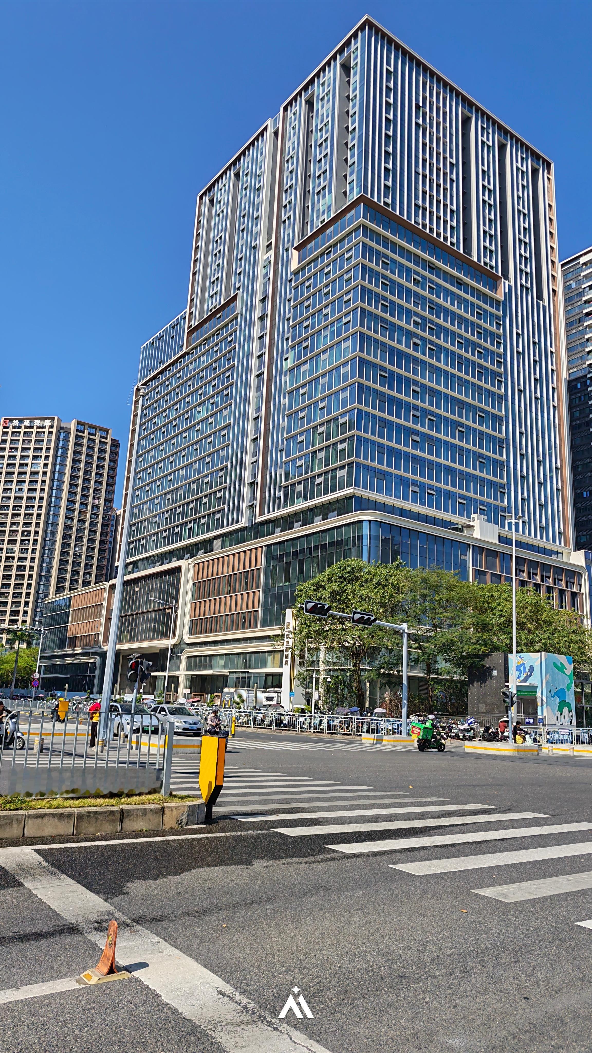 好久没来西乡了，这里的人，现在电鸡骑车这么守规矩了么，之前逢灯必闯 深圳·碧海湾