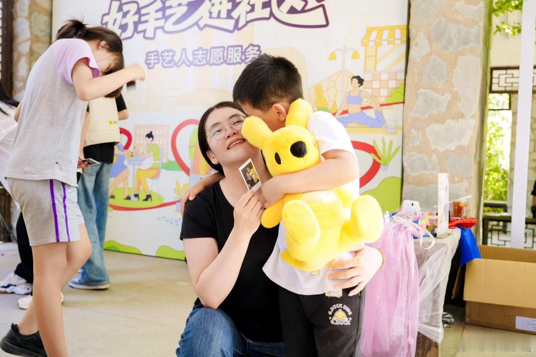 🎏六一手艺人把主题乐园搬到了家门口手艺人把每个小孩的六一愿望都当真了 社区操场