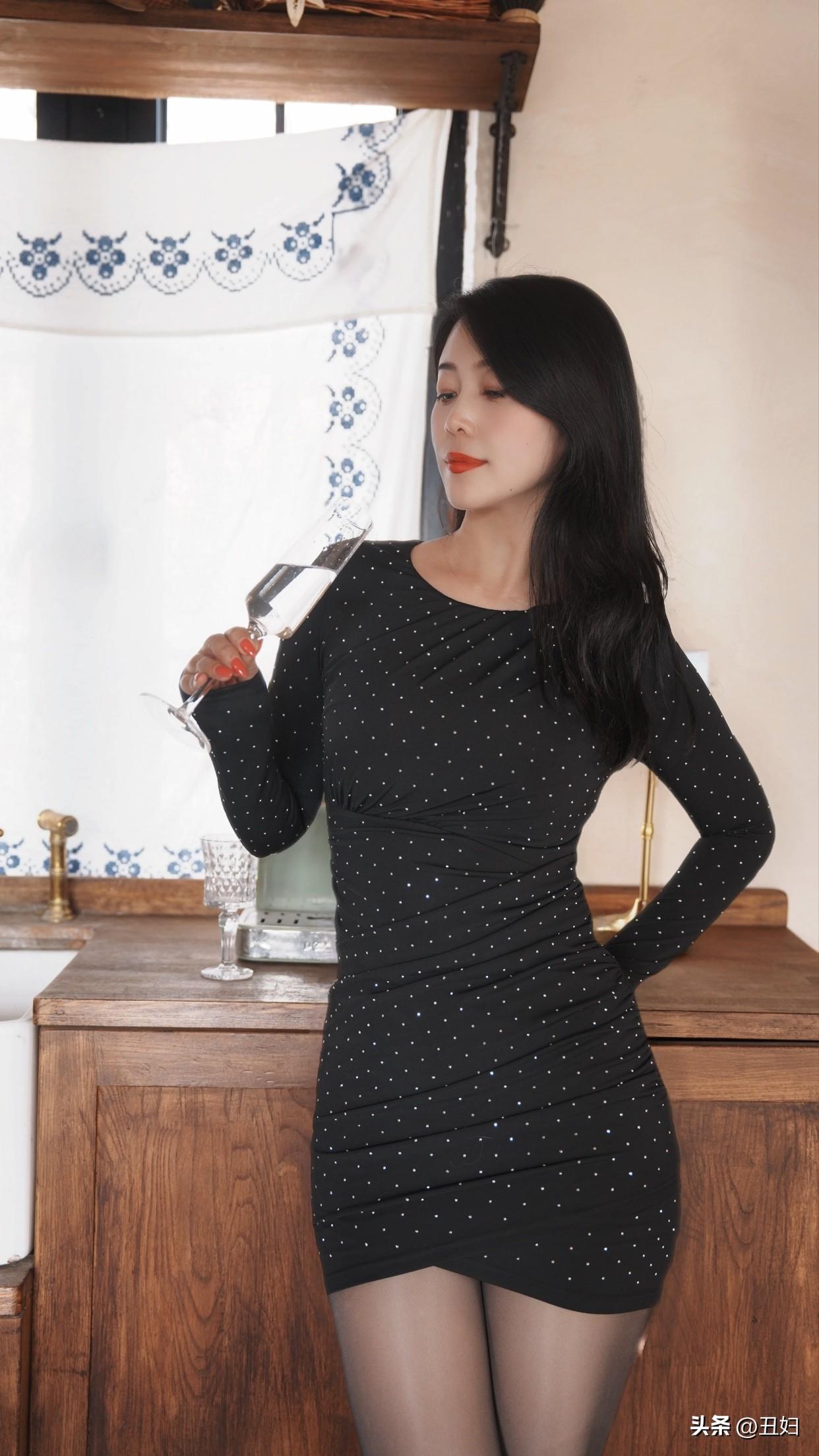 你是喜欢御姐风还是温柔风?要说喜欢御姐风还是温柔风，这还真有点难选。御姐风的女性