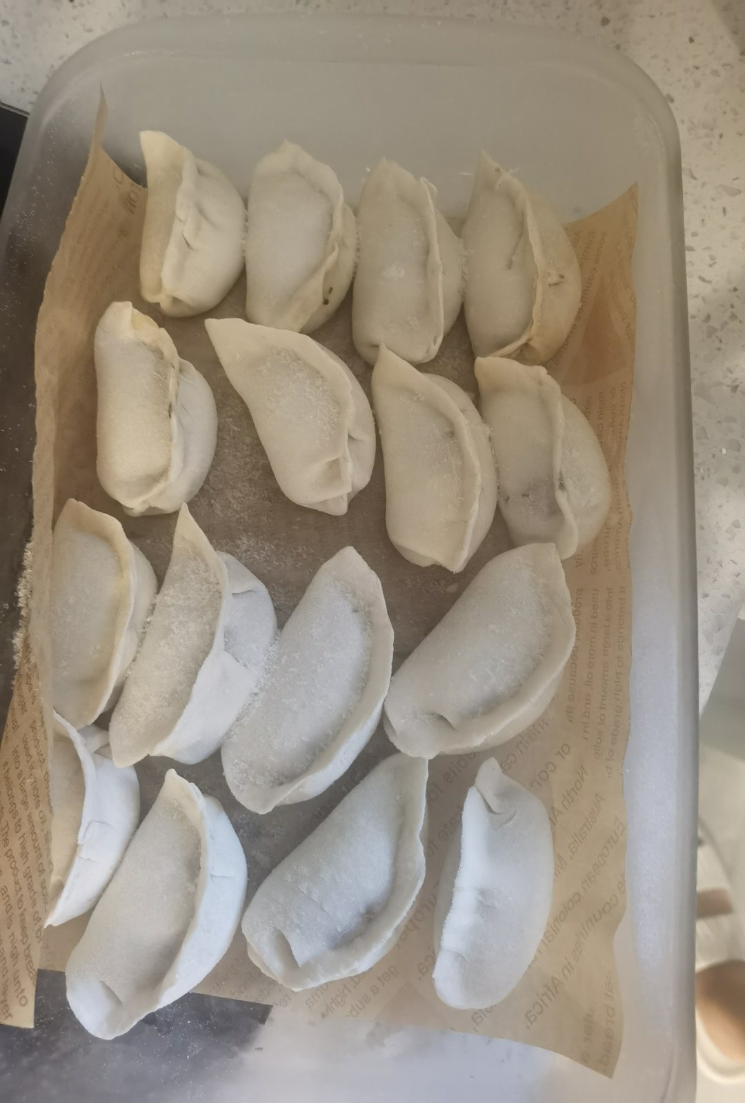 冬至要吃饺子，把之前冻在冰箱的饺子给煮了