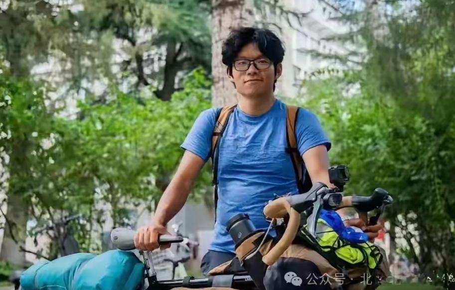 19岁昆明小伙考上北京大学，开学前一天才到，却走得“真虎”。没有飞机，没有高铁，