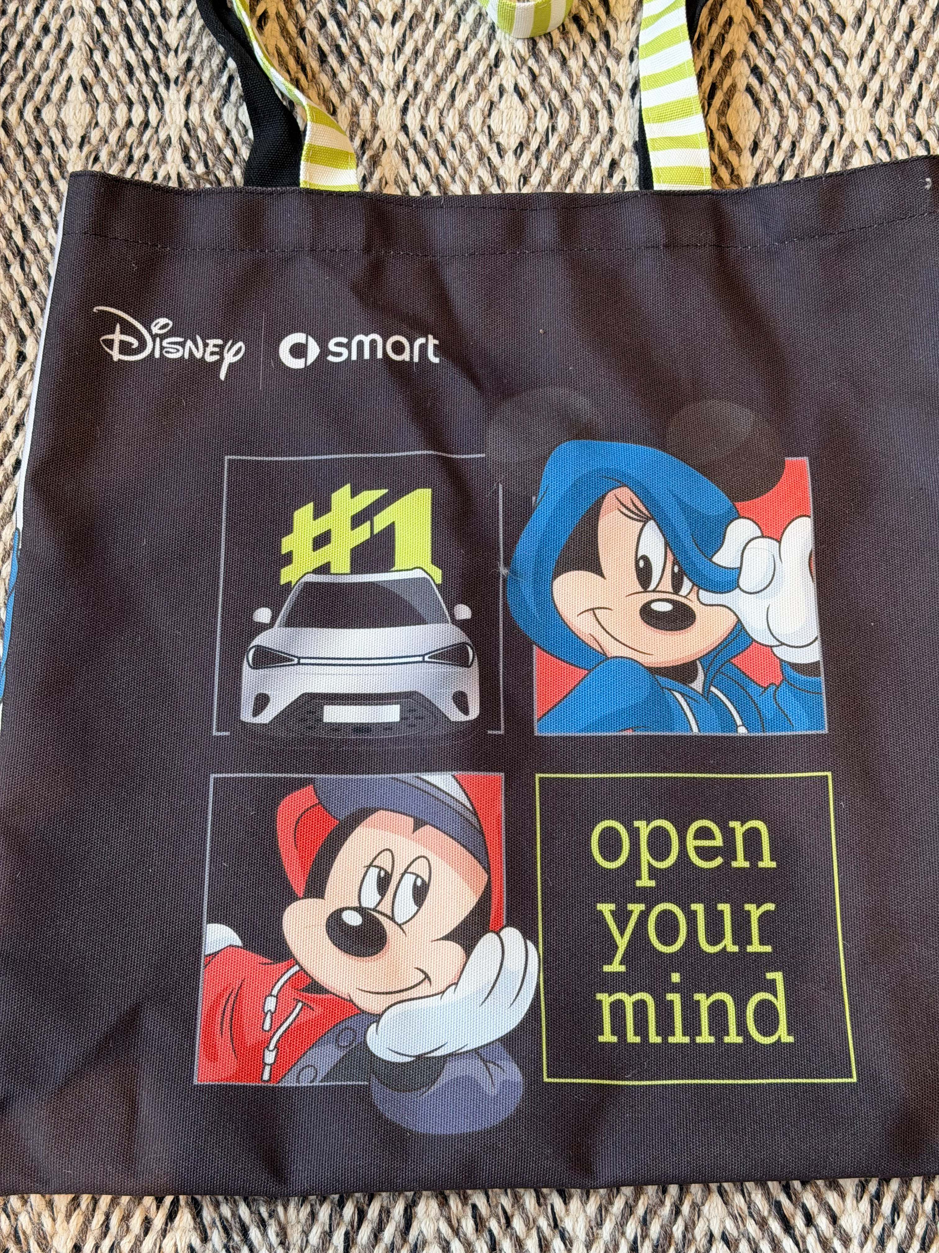 今天抽一个smart的兜子哟！和迪士尼联名的，很好看！评论就抽～静静宠粉来啦  