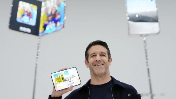 苹果在iPhone18本周上市前，发布重新设计的SiriAI测试版苹果公司周一发