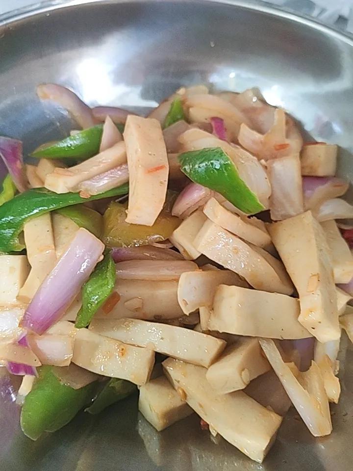 今天晚餐是花生豆腐条，我外加小米粥可美了花生煮吃 花生休闲美食 家常煮花生