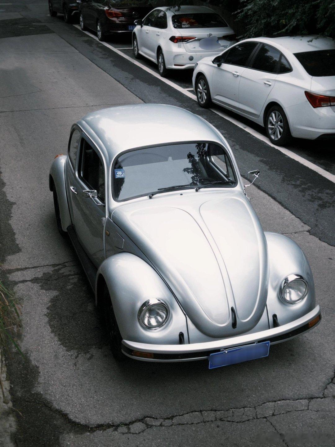 偶遇经典甲壳虫初代老车散发着经典复古气息的甲壳虫一代无论是外漆还是内饰都百看不厌