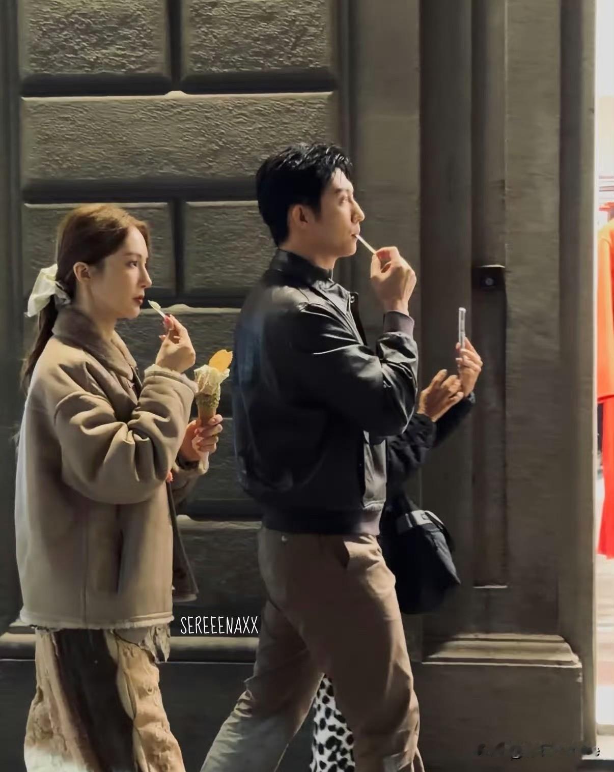 11月6日，黄景瑜金晨夜游，同吃一个冰淇淋上热搜，竟然还引发了两人恋情争议！
视