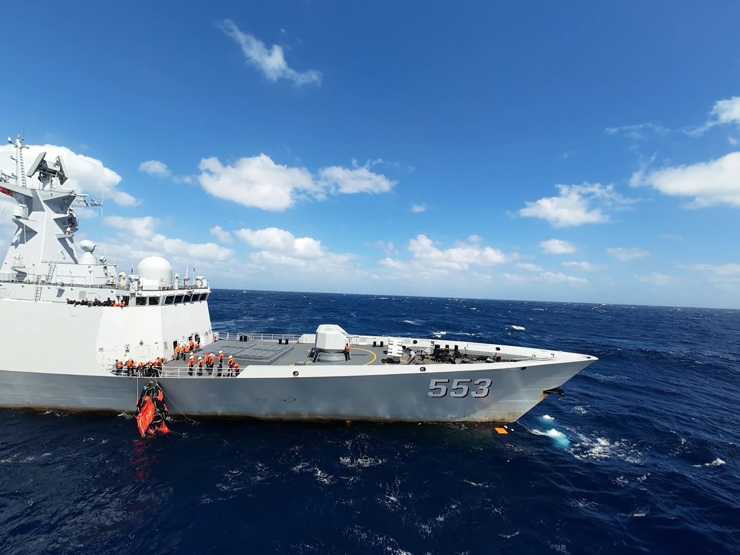 054A平台，给力官媒报道，海军/海警版054A参与了此次救援具体为海军改进型0