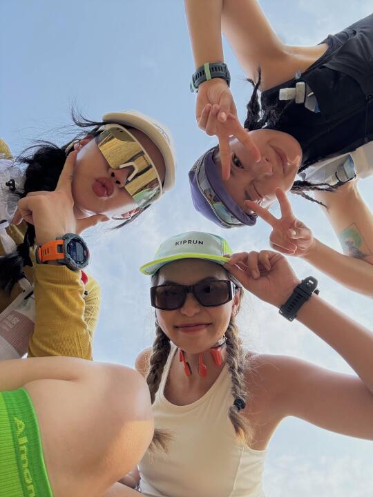 户外的女孩们总有一种月经规律的美～～