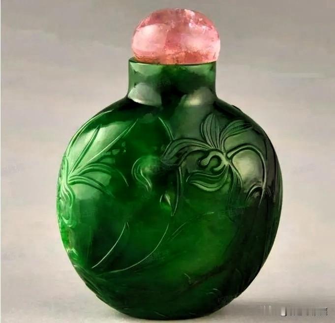 1966年，山东烟台一个老汉，无意中挖到一个绿瓶子，为了不被人发现，便把它藏在家