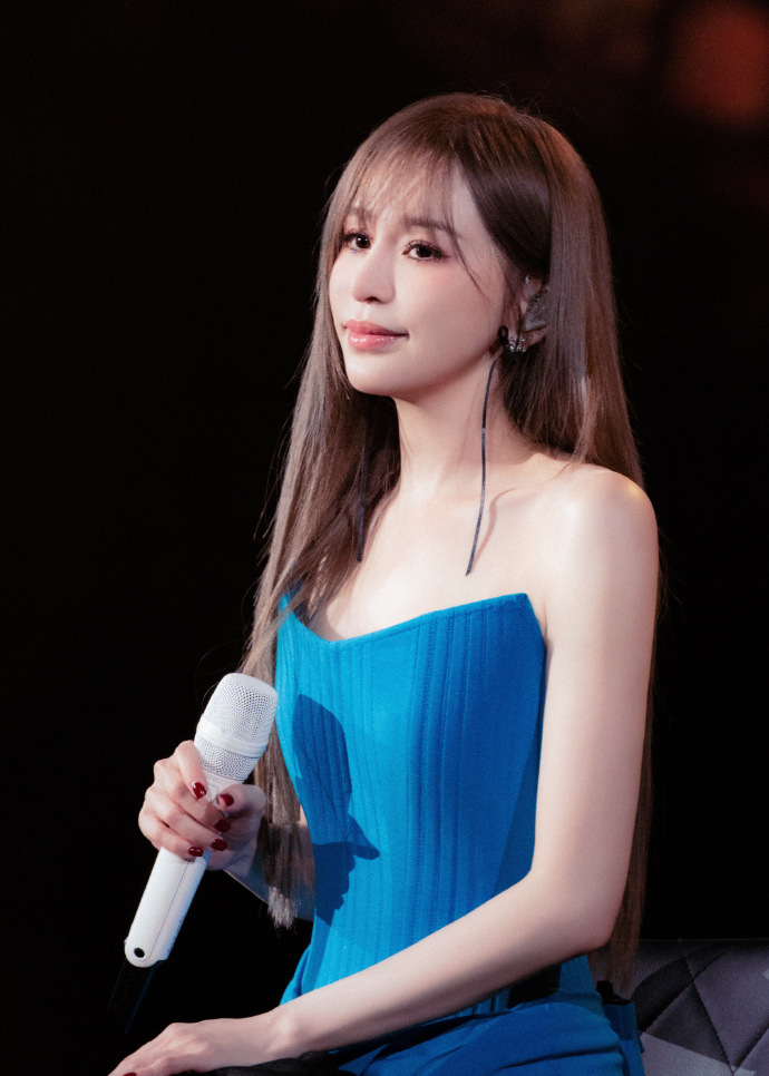 王心凌回应成为高清画质单位 实力证明状态依旧满分！镜头前的她，肌肤白皙发光，岁月