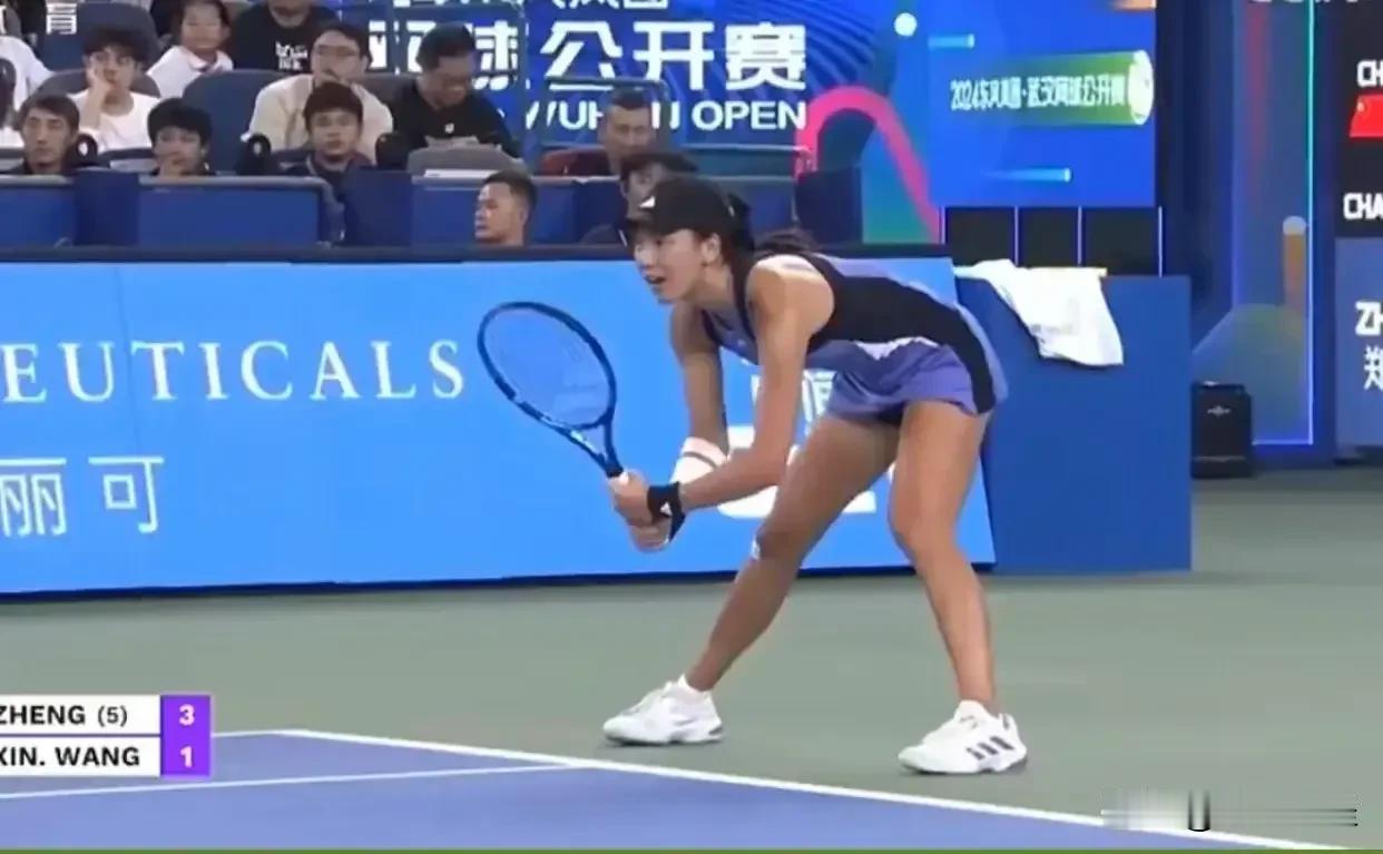 广东姑娘王欣瑜网球技术高超，击败比她排名高很多的选手。1.82身高，体格健壮，五