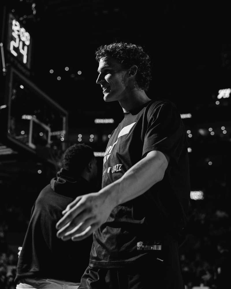 什么水平？新赛季至今的马尔卡宁……——场均登场36.7分钟——爆砍33分6.7篮