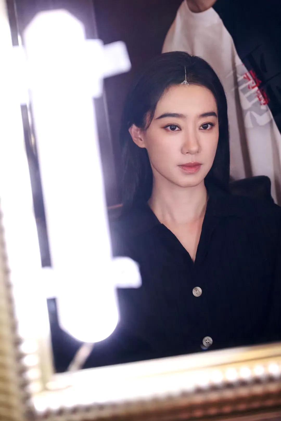 离开贾玲
张小斐照样活得风生水起，直接用两部电影来证明自己

第一部：陈思诚悬疑