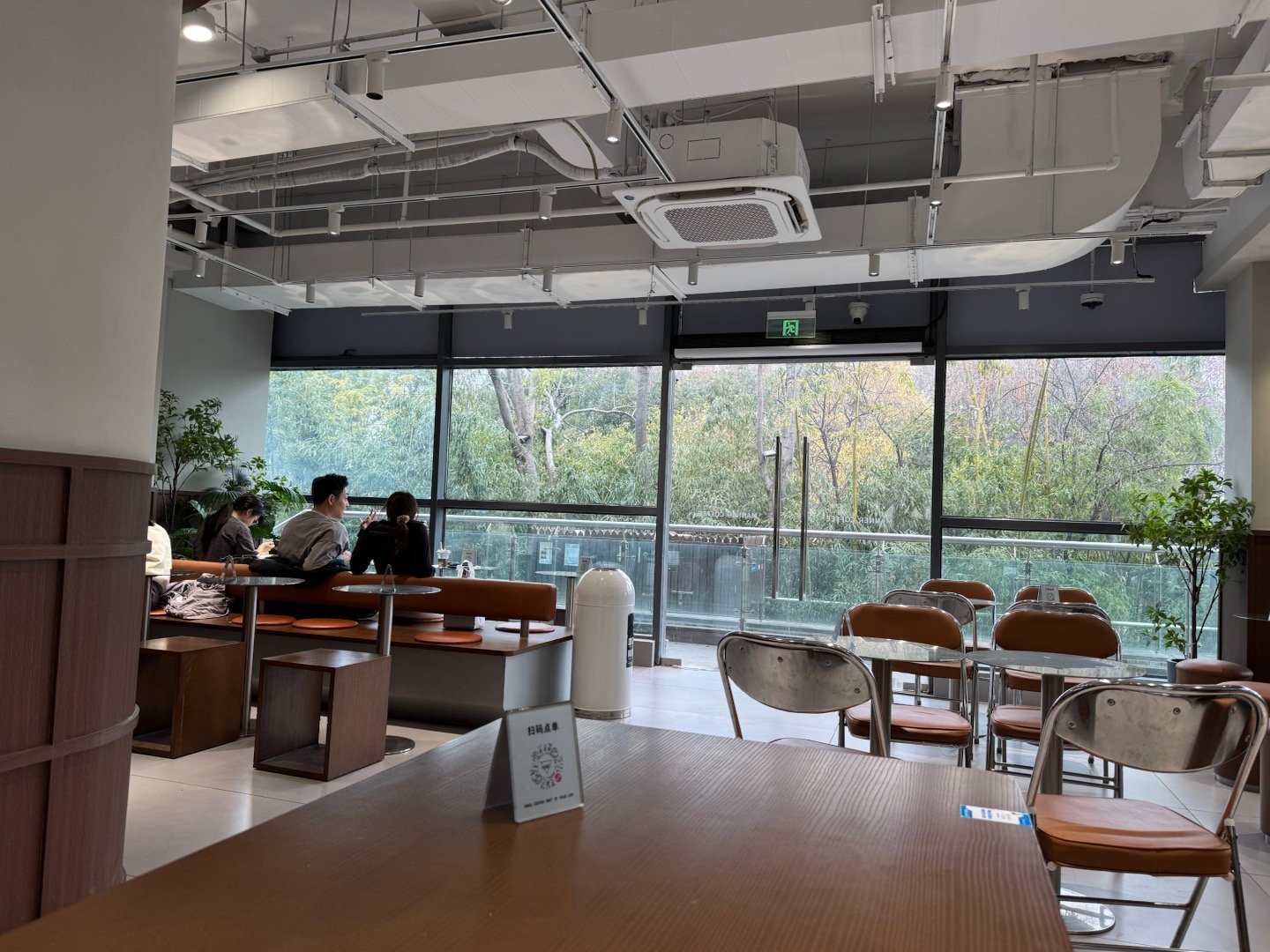 陪娃的下午，继续manner来杯冰美，打开电脑看看今年B站百大的消息。抬头一看，