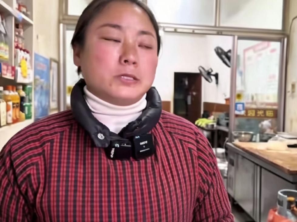 烧饼姐姐潘晓梅，把自己的旺铺过户给弟弟，全款给弟弟买了129平的新房，还买了20