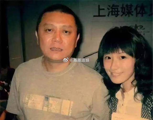 那年，徐静蕾爱上了比她大16岁的有妇之夫王朔，她上门告诉王朔老婆说:“你家门我可