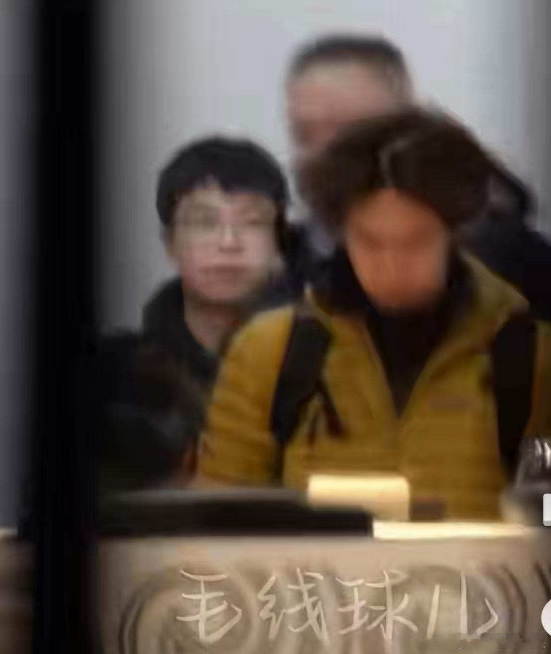 王一博潦草小狗回家王一博落地北京机场王一博潦草小狗回家，可以，[可怜][可怜] 