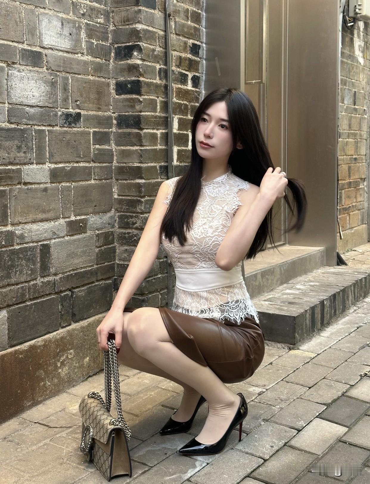 不依附、不对抗，活得踏实、爱得坦荡的女人，更能让人心安。就像那些在男人低谷时默默