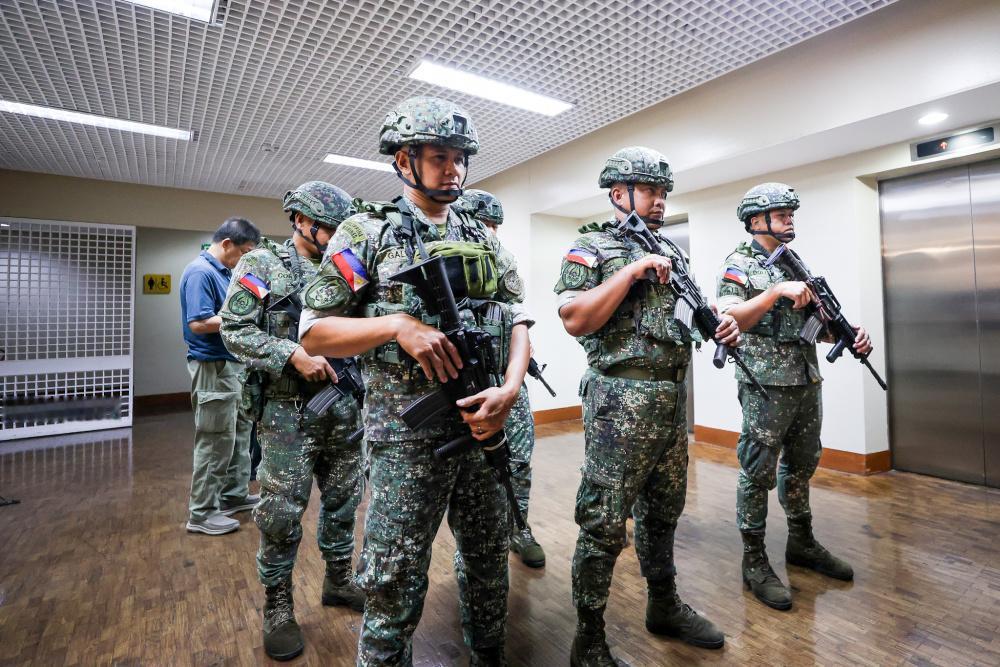 菲律宾政坛剧烈动荡：参议院突发枪响，两大政治家族矛盾全面爆发
 
近期菲律宾政坛