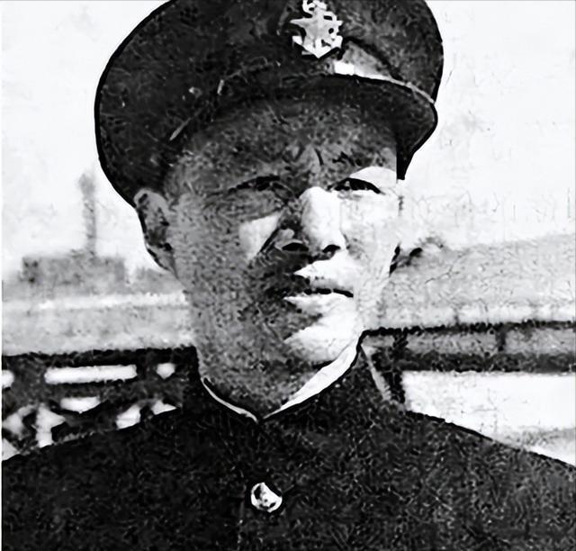 1949年4月23日，南京笆斗山江面，25艘军舰同时拉响长汽笛， 笛声穿过长江水